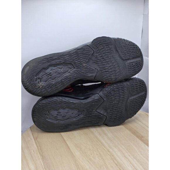 Nike Lebron 17 Low Bred Mens Size 9.5 Black Red Basketball Shoes CD5007-001 - Picture 8 of 9